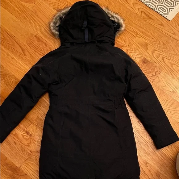 The North Face Women's Fur-Trimmed Ski Jacket - Picture 6 of 8